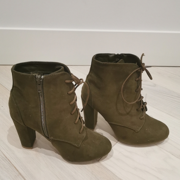 New Modcloth Bamboo lace up hilltop bootie - Picture 4 of 11